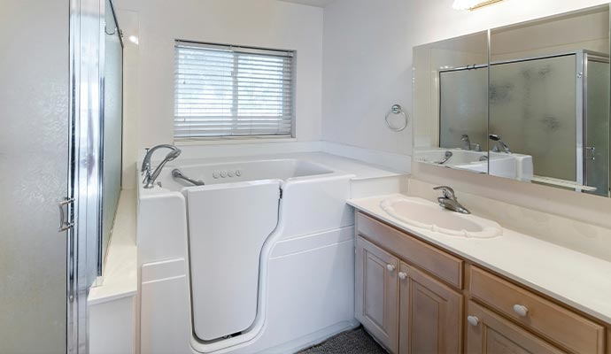 Modern walk in tub