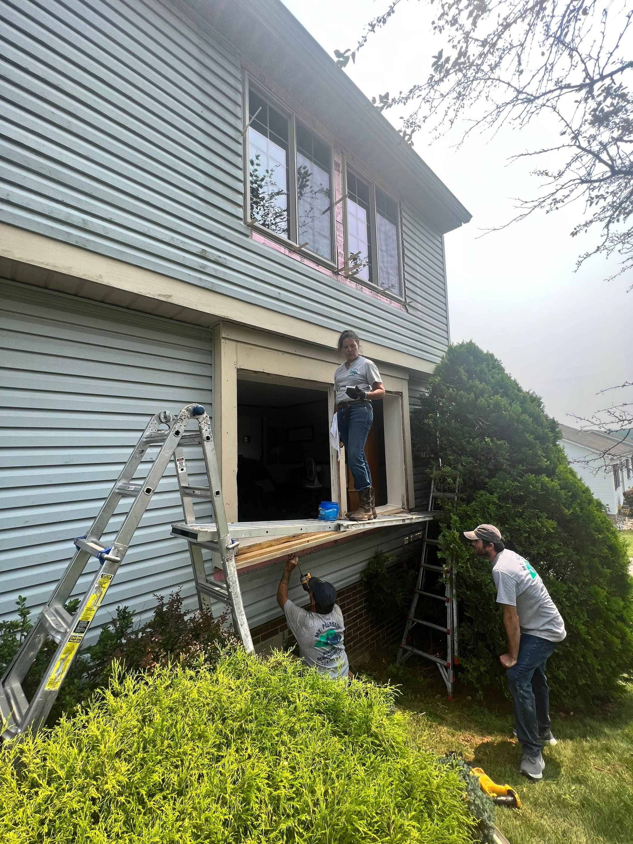 Installers working on windows in Greensburg