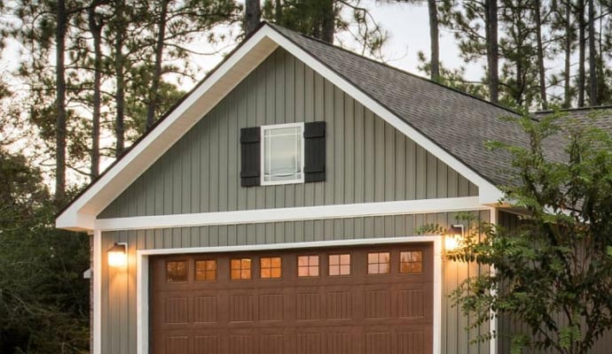 Newly installed Mastic Structure® vinyl siding on house exterior