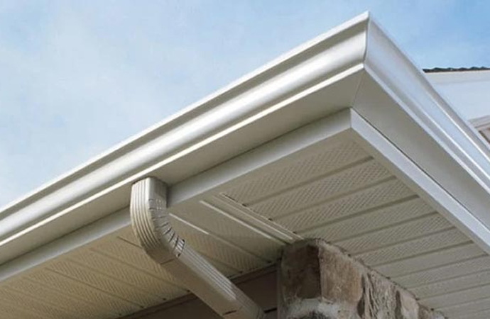 Mastic Ventura™ vinyl siding installed near a home gutter system